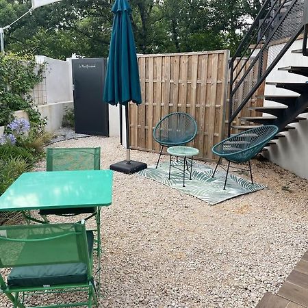 Saint-Martin-de-Londres Bulle De Detente Avec Jacuzzi מראה חיצוני תמונה